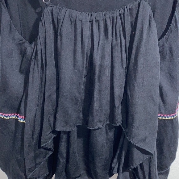 LF Native Rose black crop tiered Elsa top adjustable straps embroidered - Picture 6 of 7